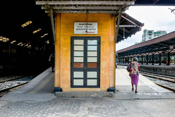 Colombo Sri Lanka Março 2019 Estação Ferroviária Movimentada Cidade Colombo — Fotografia de Stock