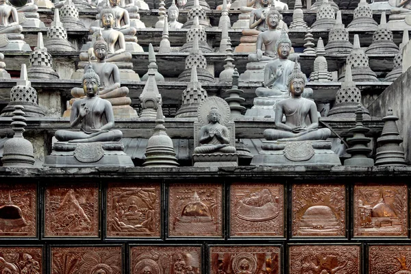 Posągi Buddy Świątyni Gangaramaya Kolombo — Zdjęcie stockowe
