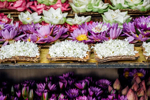 Свежие Цветы Рынке Поклонения — стоковое фото