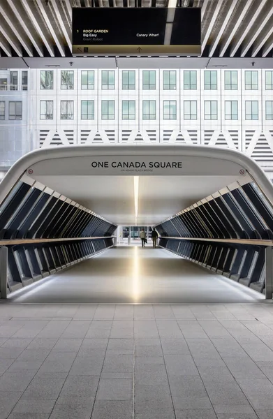 Túnel Moderno Uma Ponte Quadrada Canadá Canary Wharf — Fotografia de Stock