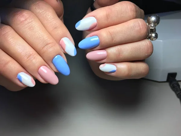 Zachte Manicure Blauw Roze Vorm Van Een Ovaal — Stockfoto