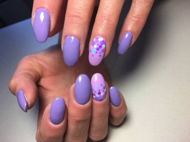 Lila tasarım ve tatlılar ile moda mor manikür