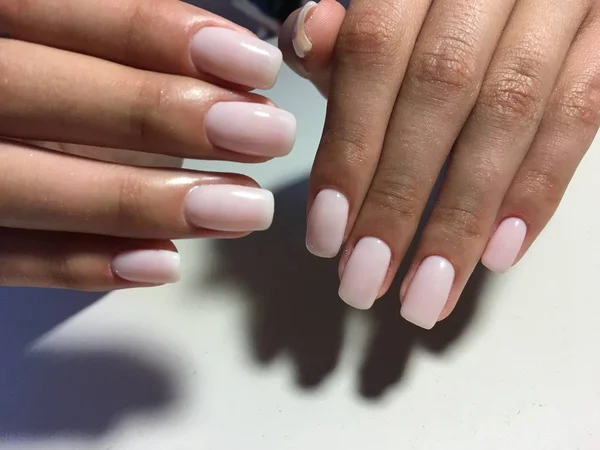 Zachte Melk Manicure Van Ivoor Lange Nagels — Stockfoto