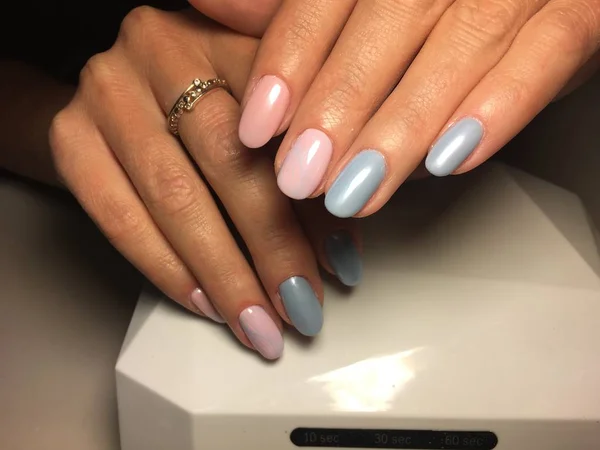 Manicure Zephyr Rosa Blu Con Perlescenza — Foto Stock