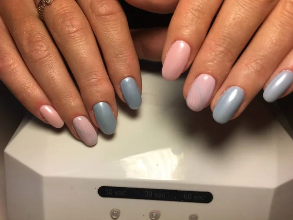 Zephyr Manicure Roze Blauw Met Pearlescent — Stockfoto