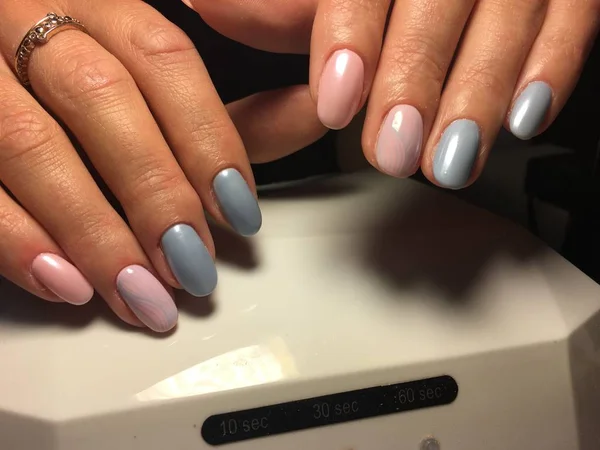 Zephyr Manicure Roze Blauw Met Pearlescent — Stockfoto