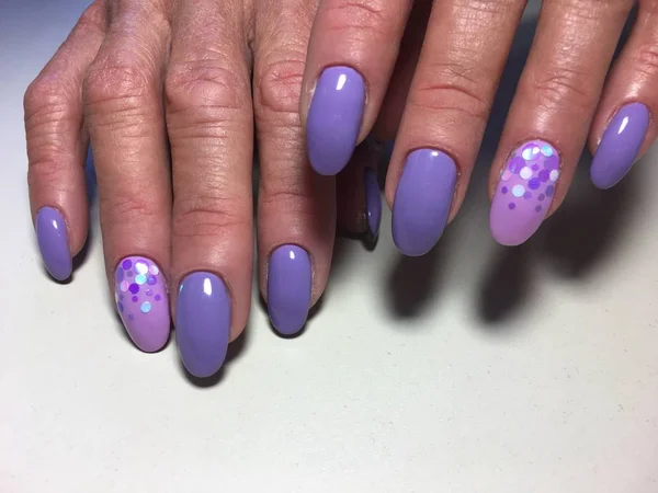 Modny Manicure Fioletowy Liliowy Projektowania Słodycze — Zdjęcie stockowe