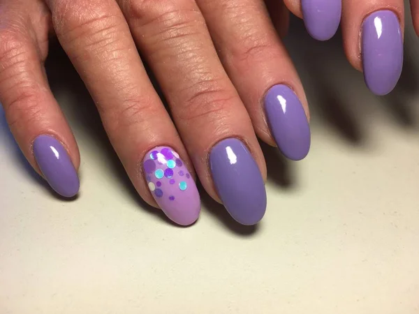 Modny Manicure Fioletowy Liliowy Projektowania Słodycze — Zdjęcie stockowe