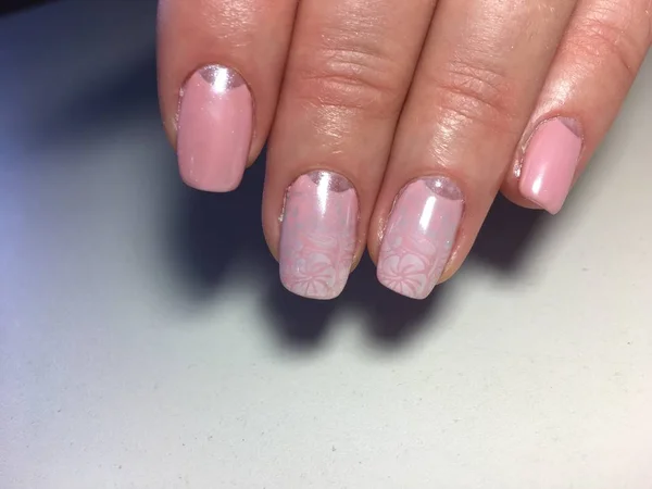 Manicure Rosa Chiaro Delicato Con Gradiente Fantasia — Foto Stock