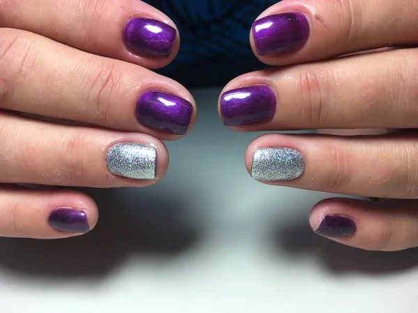 Modne Jasny Fioletowy Manicure Holograficzne Design — Zdjęcie stockowe