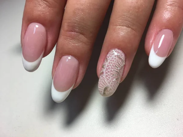 Fijne Witte Franse Manicure Met Kant Zilver — Stockfoto