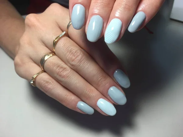 Manicure Grigia Alla Moda Con Design Blu Modello Unghie Ovali — Foto Stock