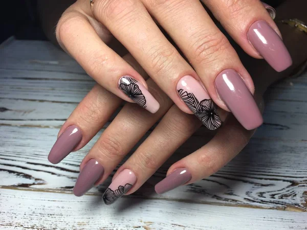 Modny Manicure Brązowy Projektowania Beżowy Czarny Wzór — Zdjęcie stockowe