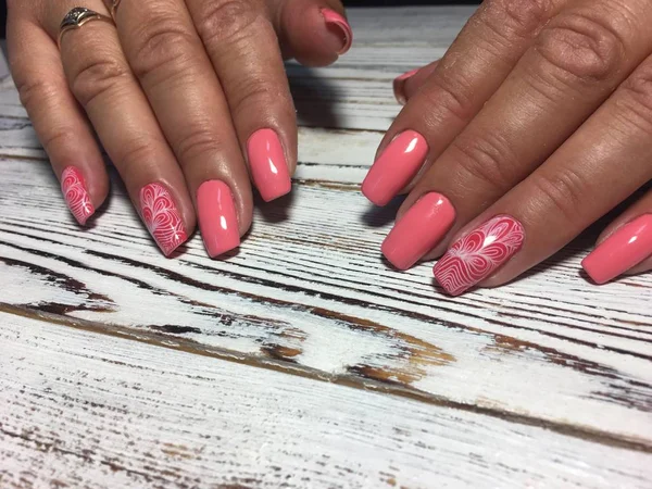 Modny Manicure Czerwone Białym Modny Design — Zdjęcie stockowe