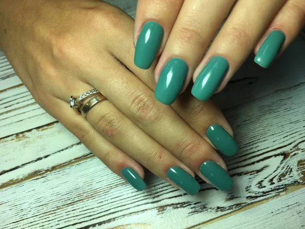 Modieuze Herfst Groen Manicure Lange Plein Nagels Een Gestructureerde Achtergrond — Stockfoto