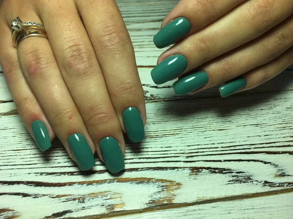 Modieuze Herfst Groen Manicure Lange Plein Nagels Een Gestructureerde Achtergrond — Stockfoto