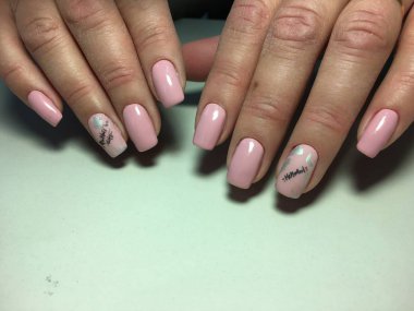 narin pembe manikür moda tasarımı üzerinde uzun çivi ile