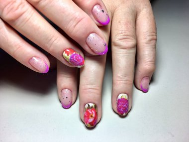 pembe Fransız manikür soyutlama ve pırıltılar