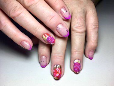 pembe Fransız manikür soyutlama ve pırıltılar