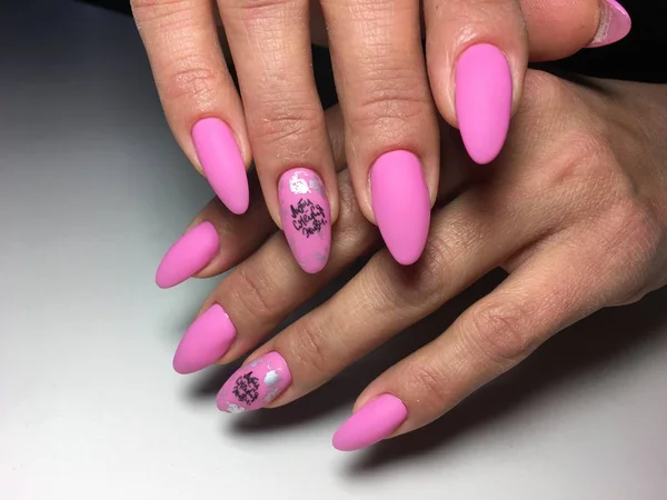 Jasny Różowy Manicure Modny Design Długie Paznokcie — Zdjęcie stockowe