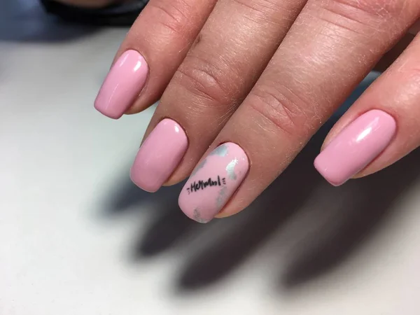 Delicata Manicure Rosa Con Design Alla Moda Unghie Lunghe — Foto Stock