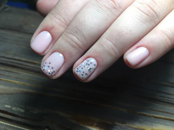 Manicura Moda Delicado Color Beige Brillante Diseño Año Nuevo —  Fotos de Stock