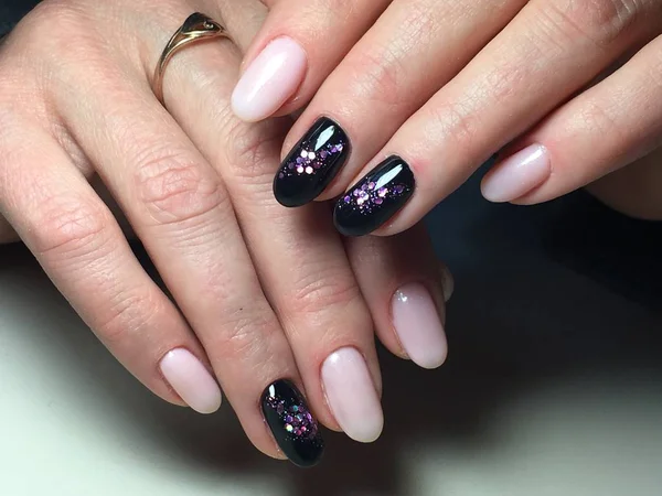 Fashion Manicure Beżowy Czarny Kolor Projektowania Nowego Roku — Zdjęcie stockowe