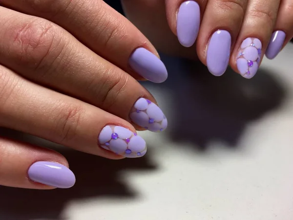 Manicure Moda Liliowy Błyszczący Wzór Candy — Zdjęcie stockowe