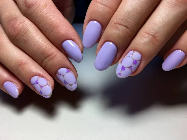 Manicure Moda Liliowy Błyszczący Wzór Candy — Zdjęcie stockowe