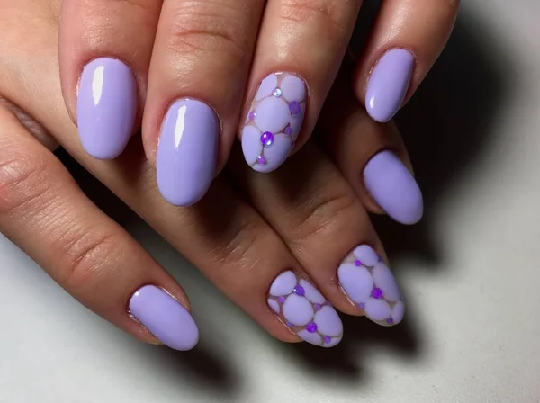 Manicure Moda Liliowy Błyszczący Wzór Candy — Zdjęcie stockowe