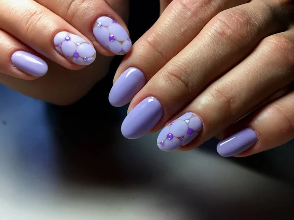 Manicure Moda Liliowy Błyszczący Wzór Candy — Zdjęcie stockowe