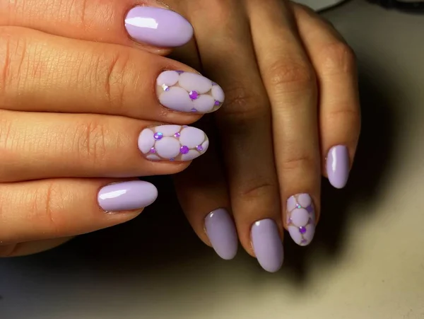 Manicure Moda Liliowy Błyszczący Wzór Candy — Zdjęcie stockowe