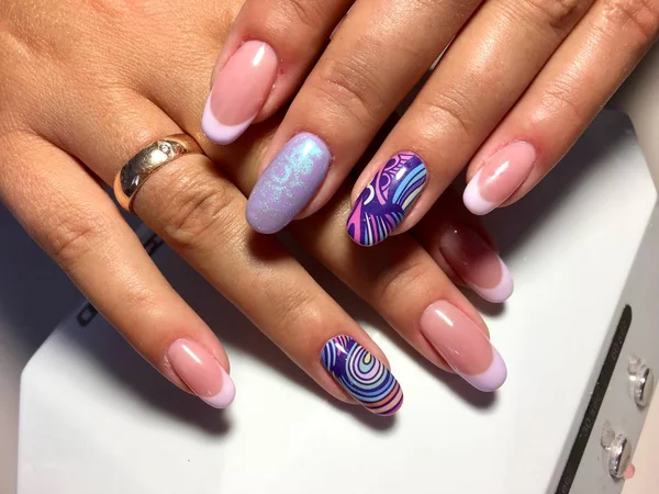 Liliowy French Manicure Abstrakcji Błyszczy — Zdjęcie stockowe