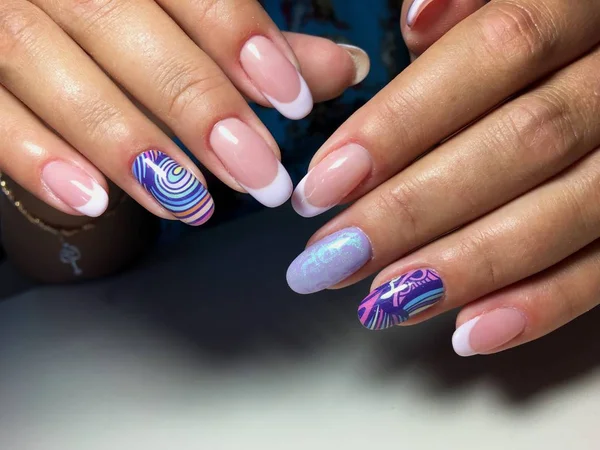 Lila Frans Manicure Met Abstractie Sparkles — Stockfoto