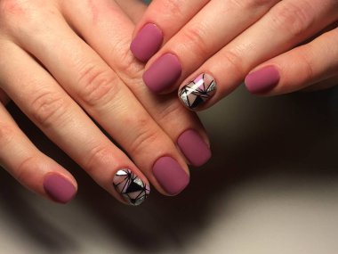 Tasarım soyutlama dokusal bir arka plan ile moda kırmızı manikür