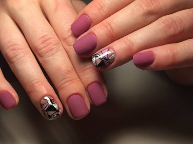 Tasarım soyutlama dokusal bir arka plan ile moda kırmızı manikür