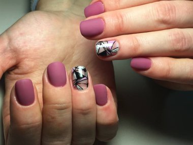 Tasarım soyutlama dokusal bir arka plan ile moda kırmızı manikür