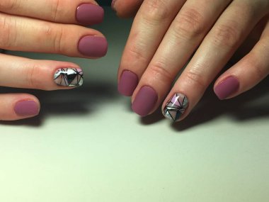 Tasarım soyutlama dokusal bir arka plan ile moda kırmızı manikür