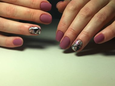 Tasarım soyutlama dokusal bir arka plan ile moda kırmızı manikür