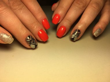 Siyah tasarımı soyutlama gümüş ile birlikte moda kırmızı manikür