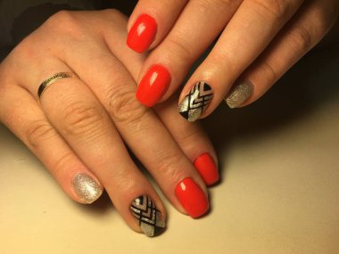 Siyah tasarımı soyutlama gümüş ile birlikte moda kırmızı manikür