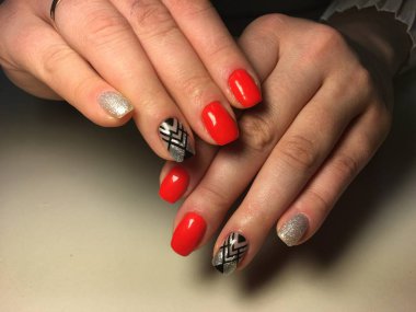 Siyah tasarımı soyutlama gümüş ile birlikte moda kırmızı manikür