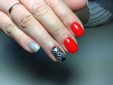 Siyah tasarımı soyutlama gümüş ile birlikte moda kırmızı manikür