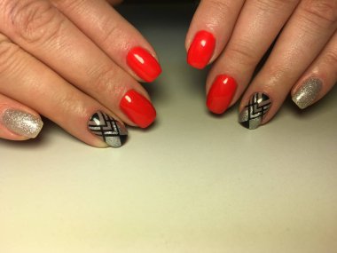 Siyah tasarımı soyutlama gümüş ile birlikte moda kırmızı manikür