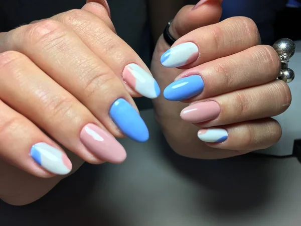 Manicure Doce Azul Rosa Forma Oval — Fotografia de Stock