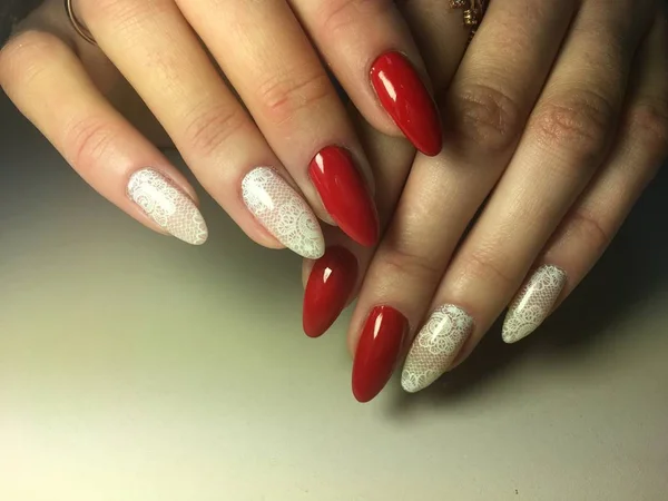 Fashion Red Manicure Bright White Design Long Nails — Stock Photo, Image