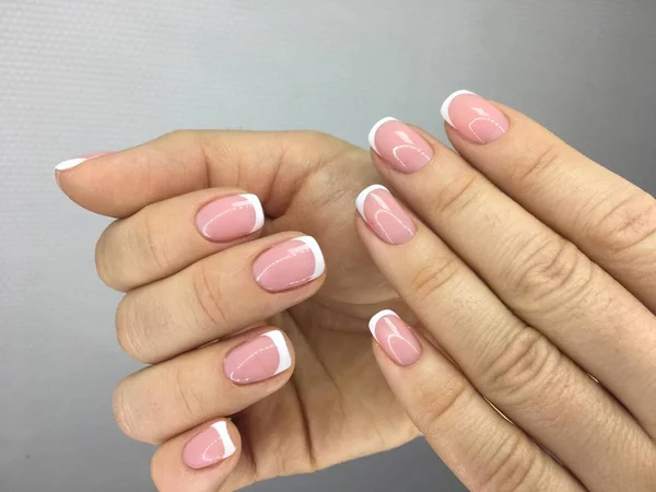 Trendy French Manicure Met Helder Witte Design — Stockfoto