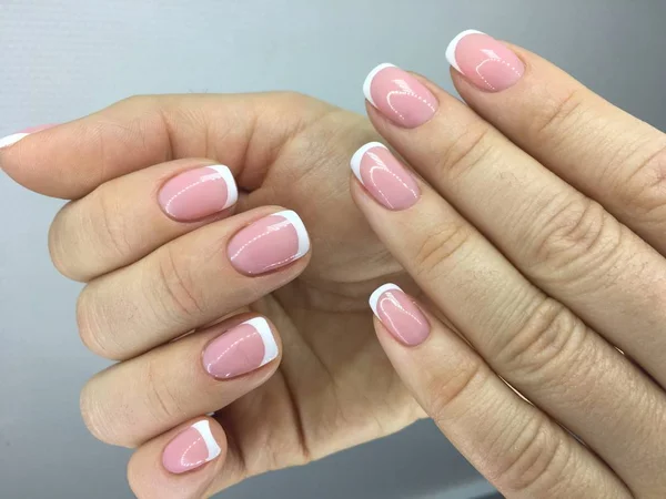 Manicura Francesa Moda Con Diseño Blanco Brillante —  Fotos de Stock