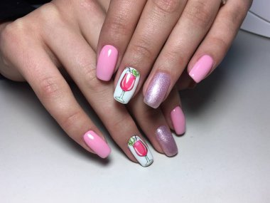 Tasarım ile dokusal bir arka plan üzerinde Moda pembe manikür