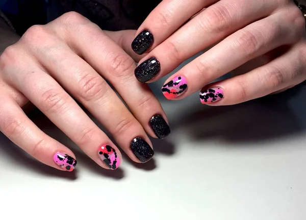 Fashionable black with pink manicure — Stock Photo, Image